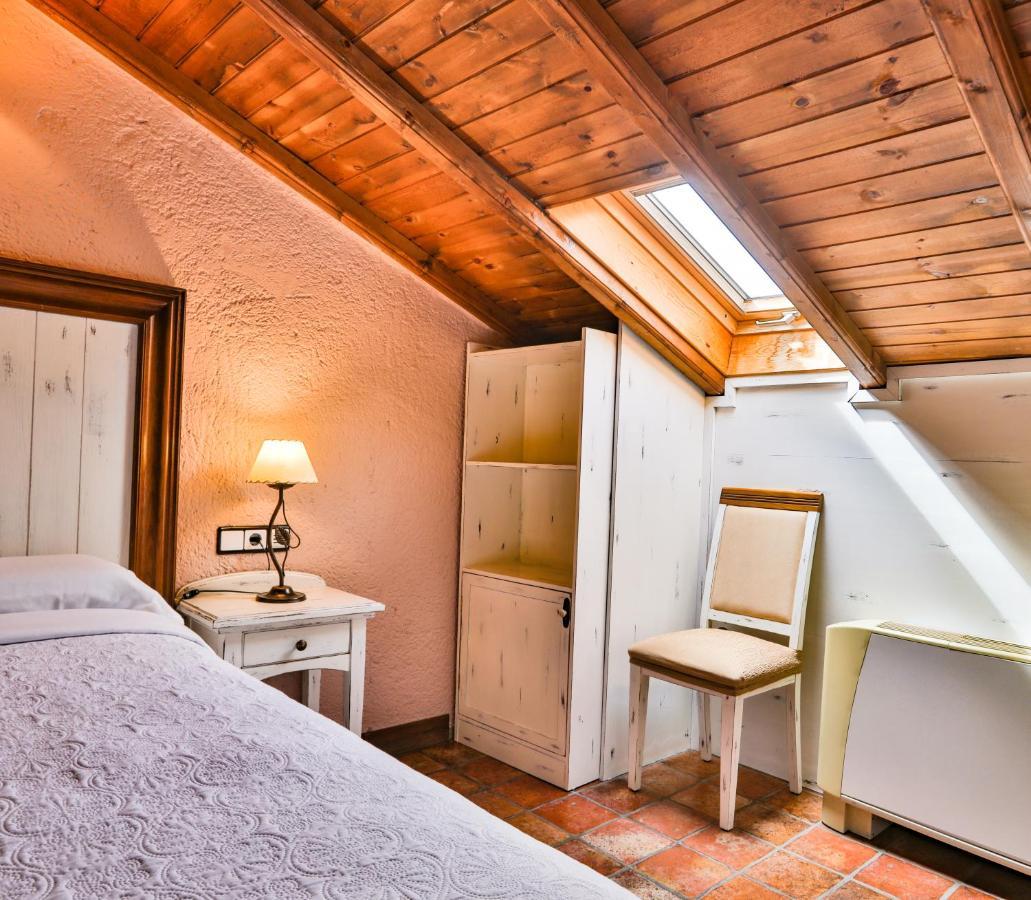 Attic Twin Room,1382299799:JPEG